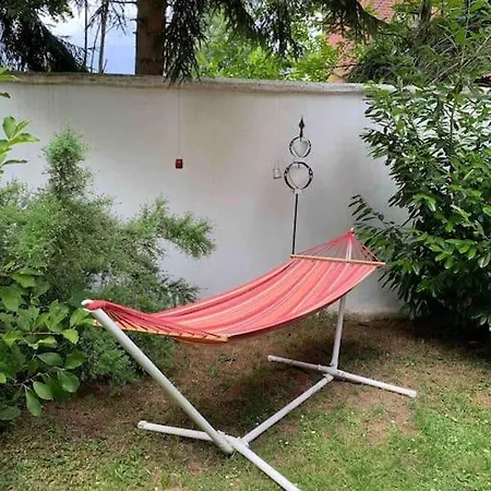 Am Park Mit Kleinem Garten Monchengladbach